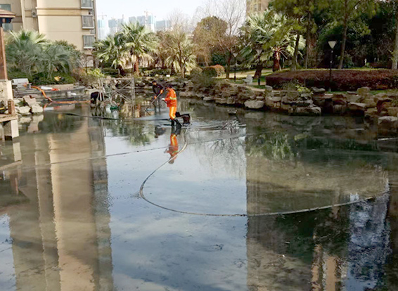 酒泉景观池淤泥清理