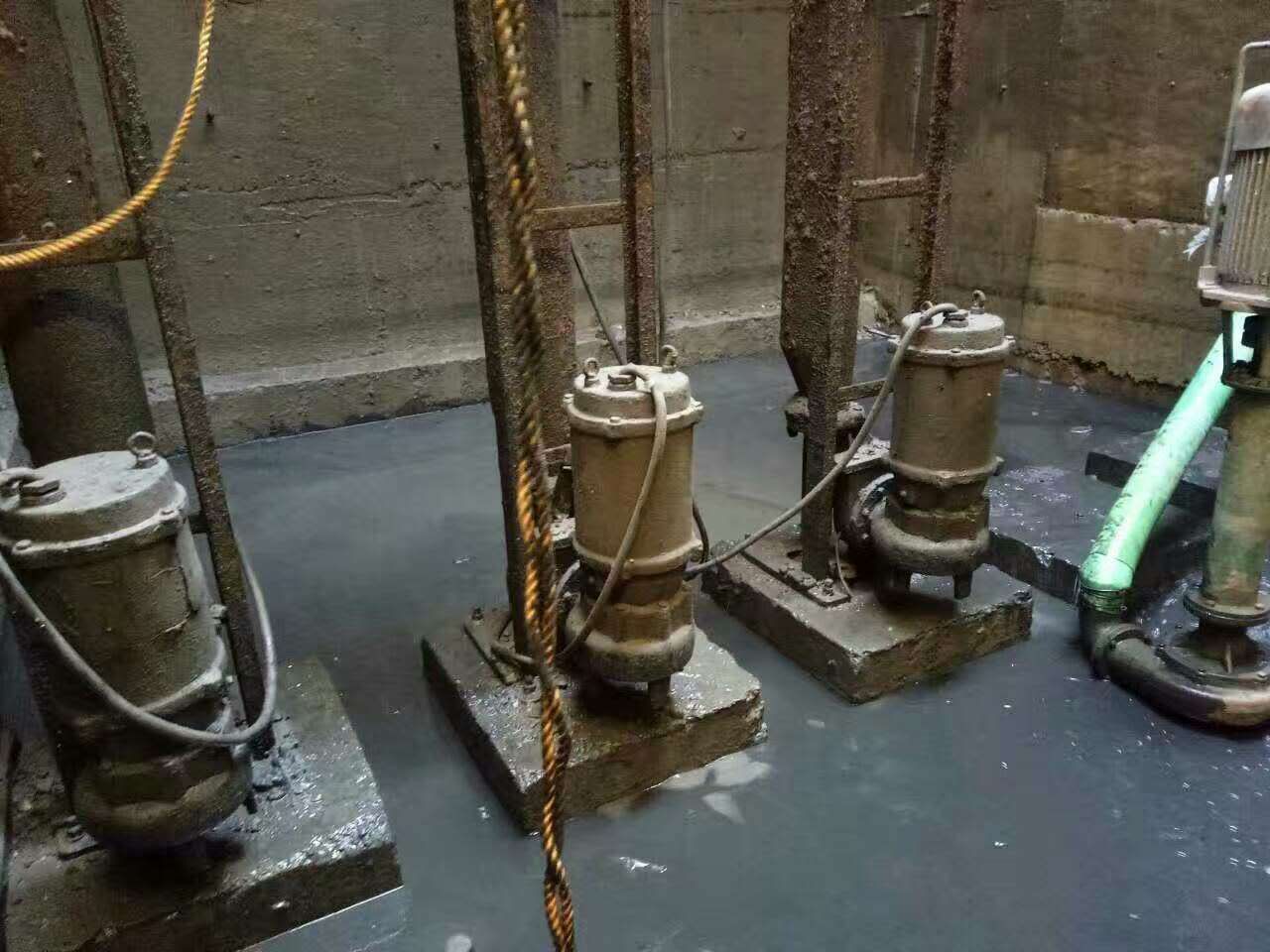 酒泉污水池清理